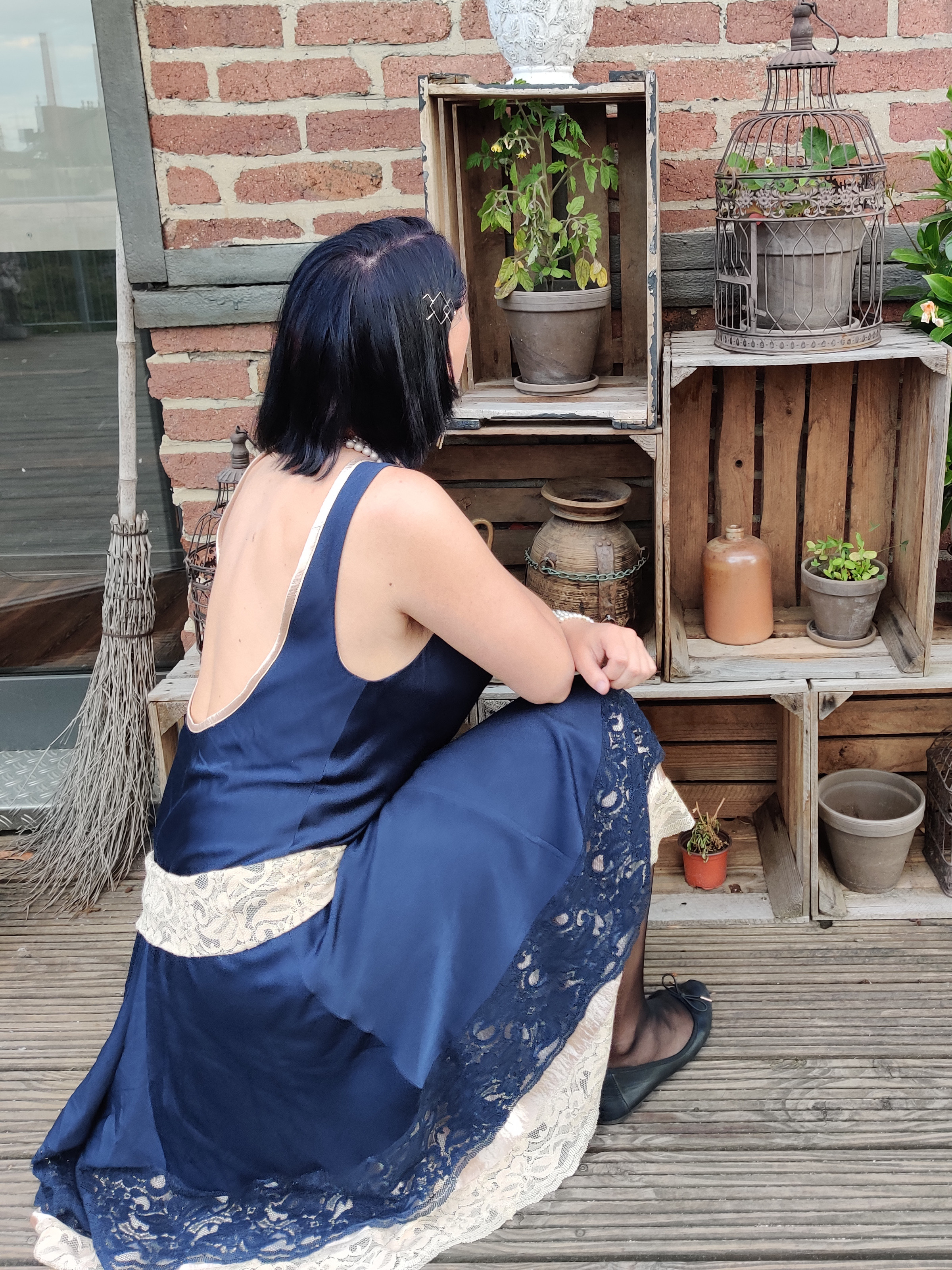 Bild: Blaues Kleid im Stil der 1920er Jahre.