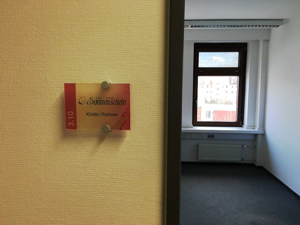 Bild: Türschild an meinem bisherigen Atelier vor dem Einzug.